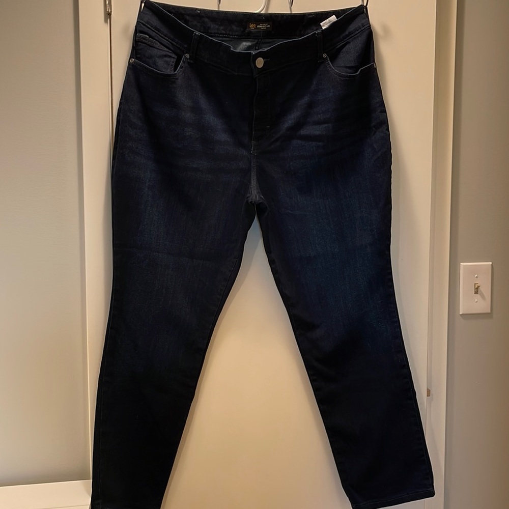 NWOT Lee relaxed fit straight leg mid rise dark wash size 22W